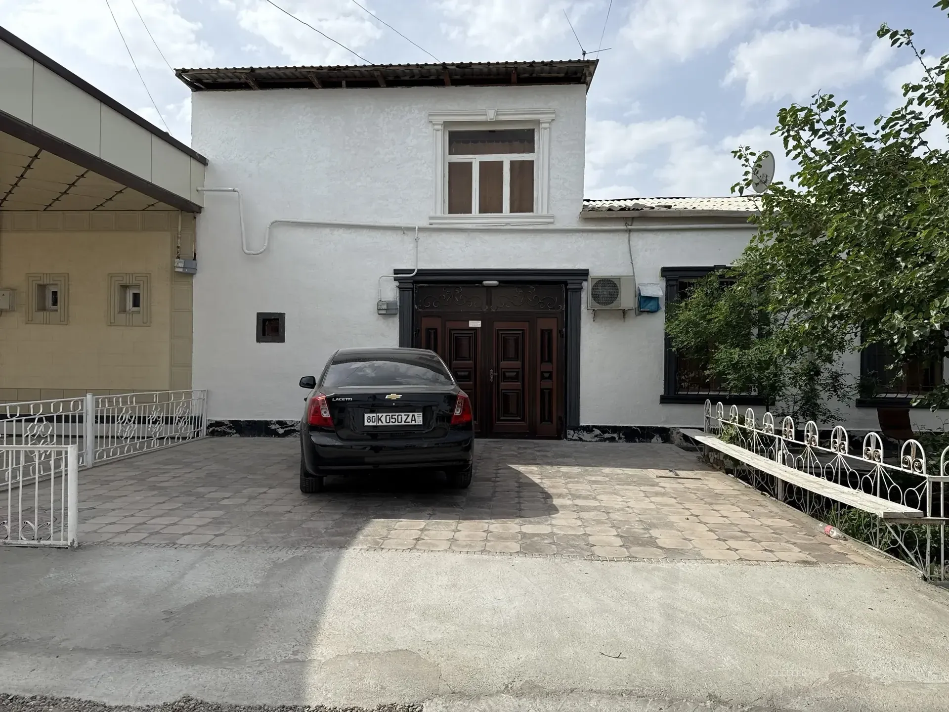 Bukhara Prodaetsya uchastok 5 sotok na severnom dom kirpichniy so vsemi udobstvami est obmen na kvartiri v Tashkente - Image 1
