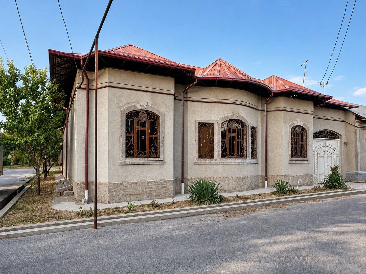 Uchastka Hovli - 3 yotoq xonasi, 2 mehmonxona, 4 sotix, evroremont - Image 1