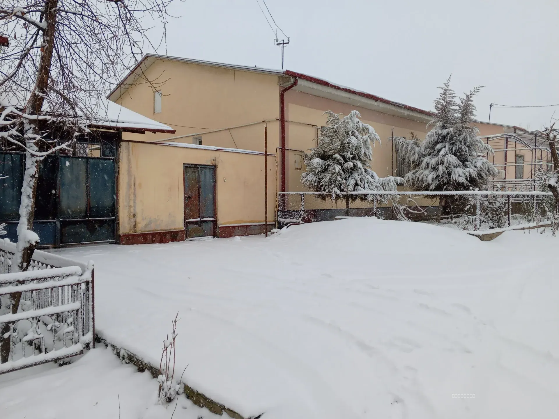 Yangiyöl tumani Halqabod mostga yetmasi yöl yuzidagi kottedjlar - Image 1