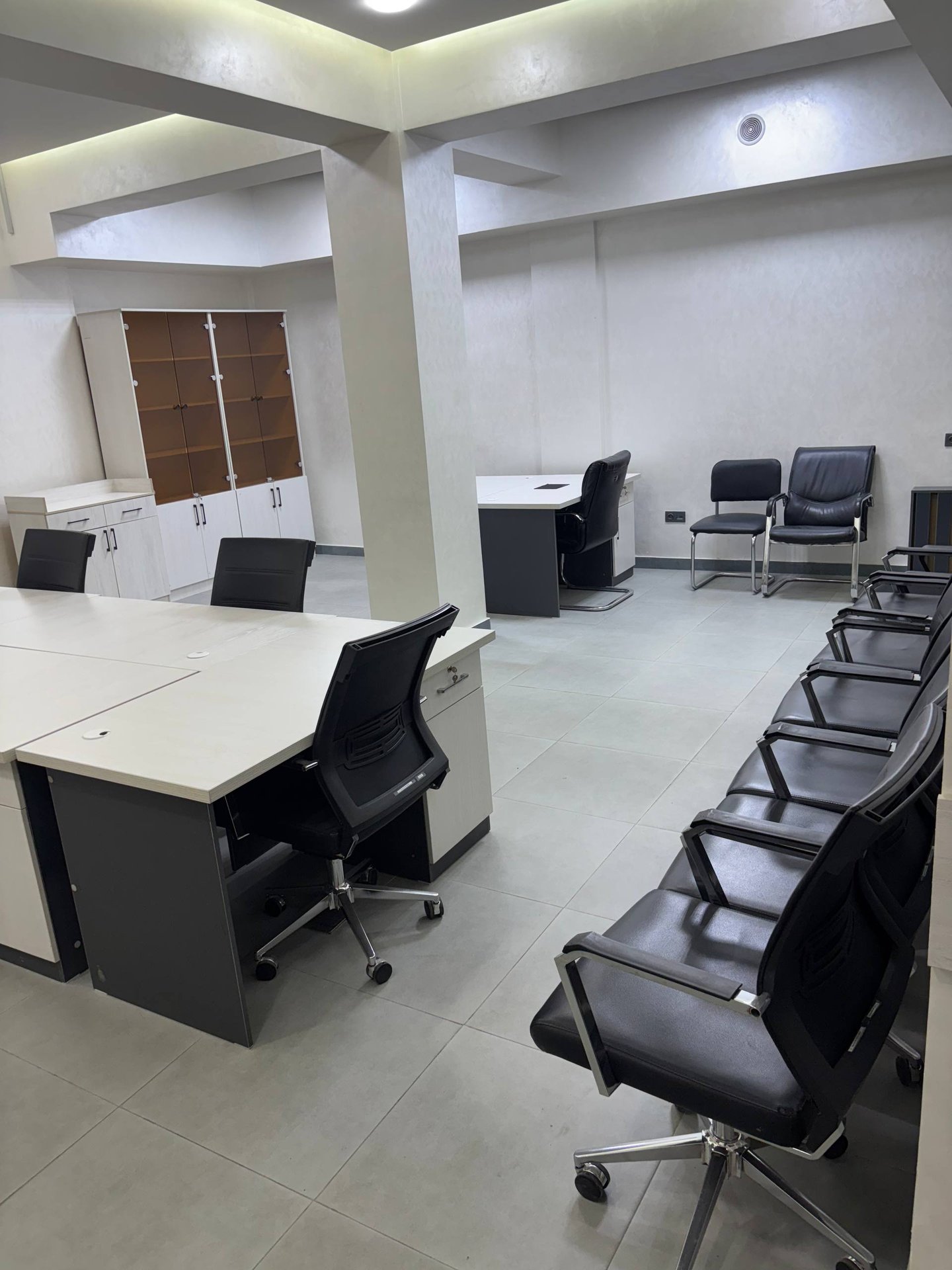 Arenda ofis Roxat 195 m² — Rasm 1