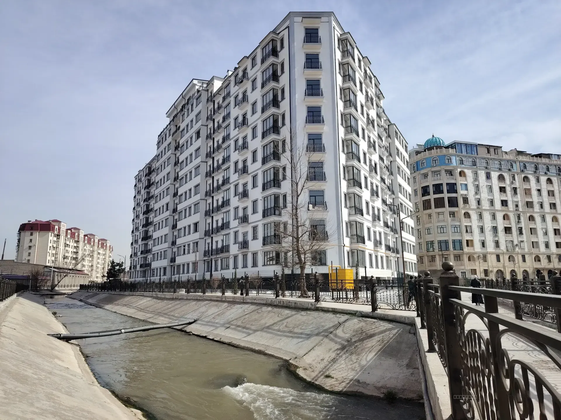 Олмазор р-н Коракамиш 1/2 ж/к "CHASHMA RESIDENCE" дуплекс квартира - Image 1