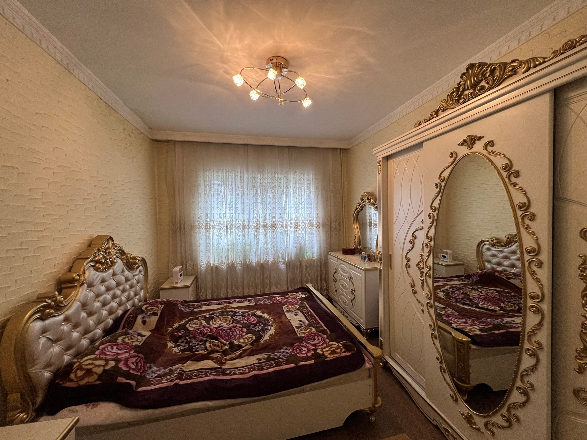 Квартира 4 комнатная и с большим холлом с евро ремонтом — Image 1