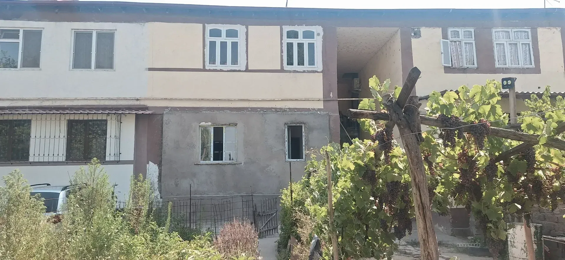 3 xonali Kvartira sotiladi Tashmoreda orta chirchiq tumanida Joylashgan opshiy maydoni 72kv 62kv Xamma Sharoitlari bor - Image 1