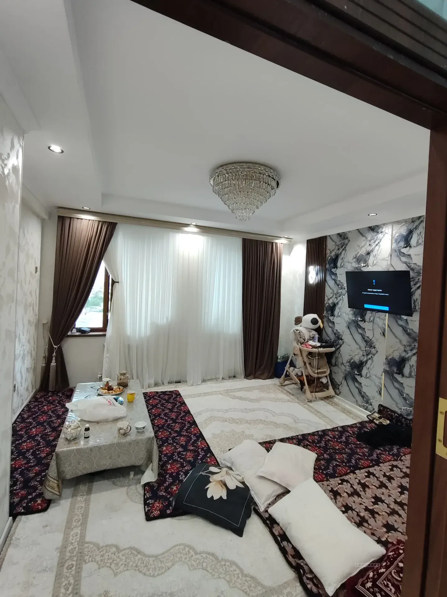 Asaka bank tepasida, 83.16 kv.m 3 xonali yangi dom, yangi remonli, jihozlari bn 65.000y.e.. abmen bor tosh shahar domiga - Image 1