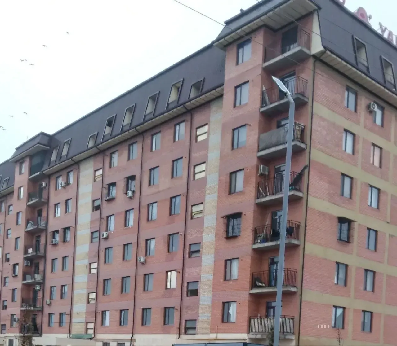 Yangiy xayot roʻparasida surum mfy da dom sotilad.yolniy yuzida.49.76.2 xona bez remont..balkiy onasiy 3 ta - Image 1
