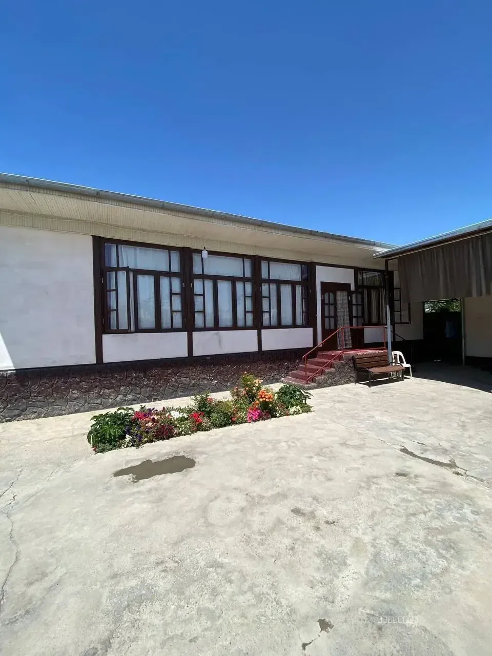 Kelesta hovli sotiladi - Image 1